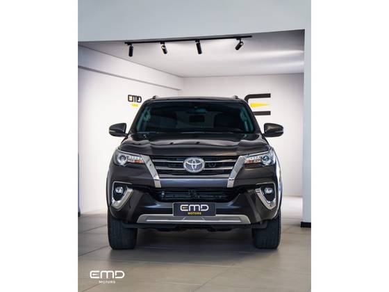 TOYOTA HILUX SW4 2.8 SRX 4X4 16V TURBO INTERCOOLER DIESEL 4P AUTOMÁTICO TOYOTA HILUX SW4 2.8 SRX 4X4 16V TURBO INTERCOOLER DIESEL 4P AUTOMÁTICO